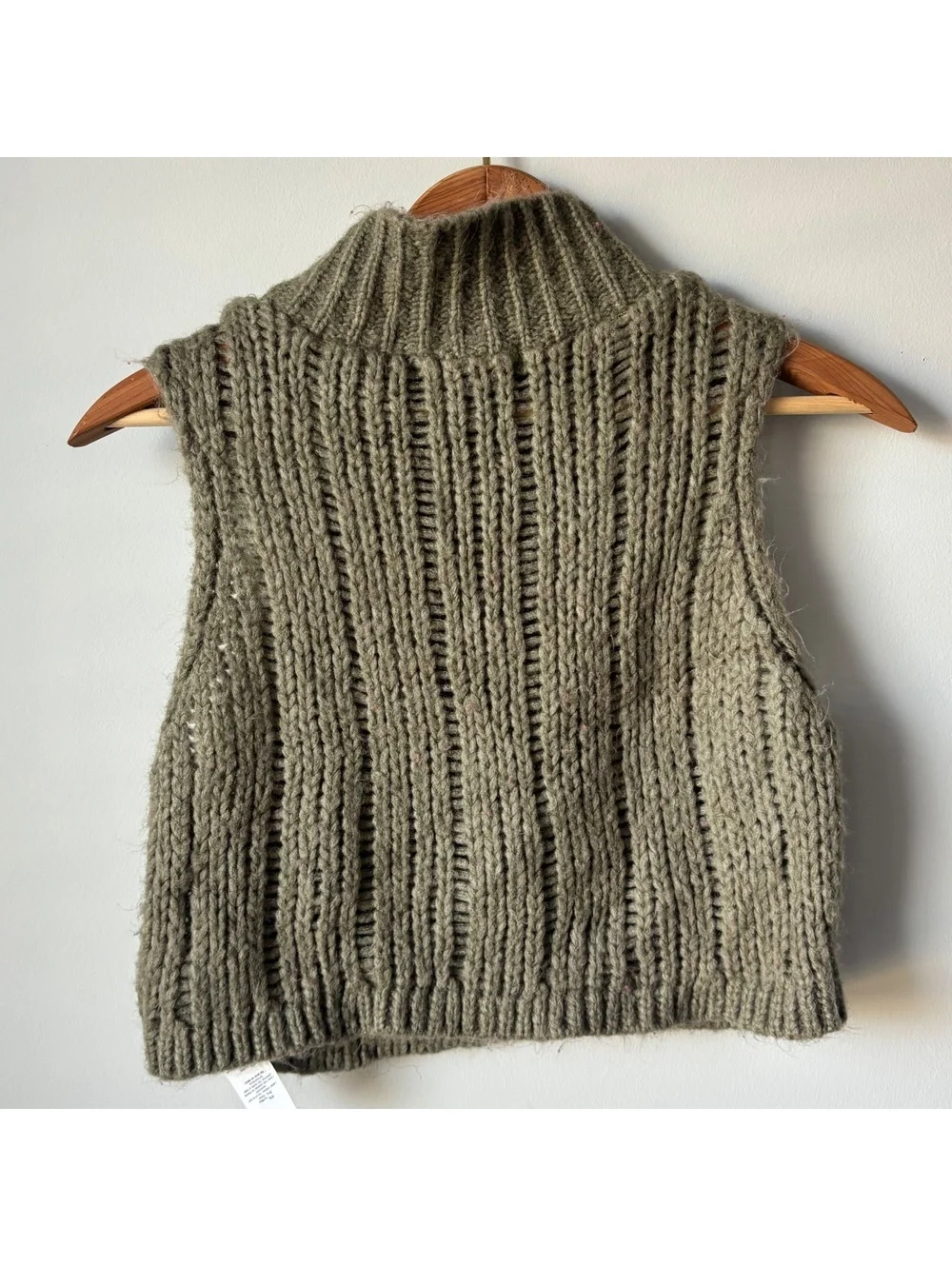 PrettyLittleThing Olive Chunky Knit Mock Neck Cropped Sweater Vest Womens M